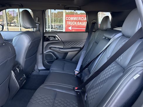 Used 2024 Mitsubishi Outlander SEL Black Edition image 30