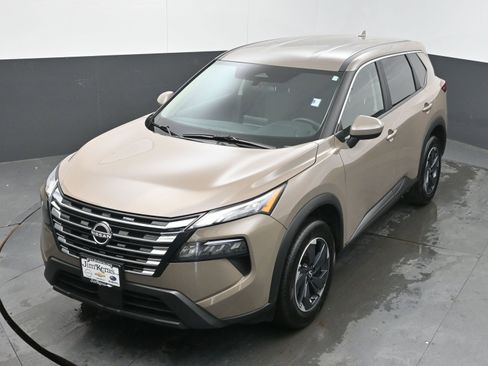 Used 2025 Nissan Rogue SV image 35
