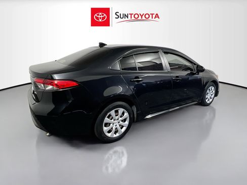 Used 2022 Toyota Corolla LE image 4