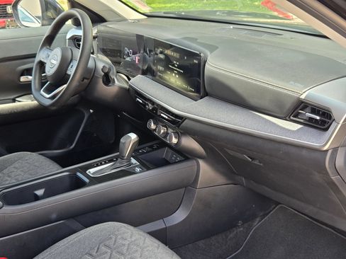 Used 2025 Nissan Kicks SV FWD image 26