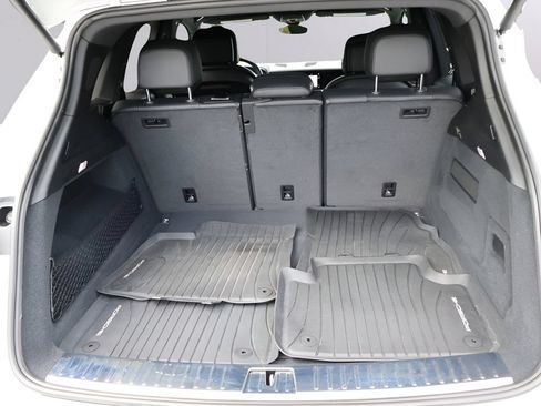 Certified 2024 Porsche Cayenne AWD/4WD image 17