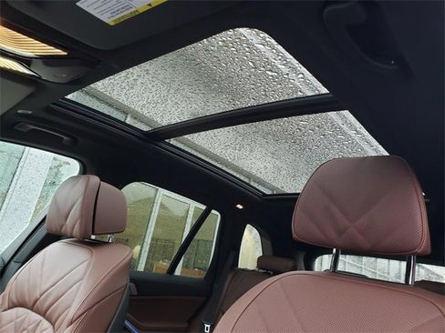 New 2026 BMW X5 xDrive50e image 21