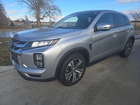 Used 2024 Mitsubishi Outlander Sport SE image 1
