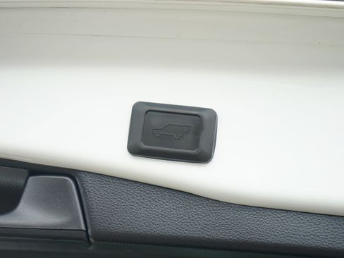 Used 2019 Toyota RAV4 XSE AWD/4WD image 29