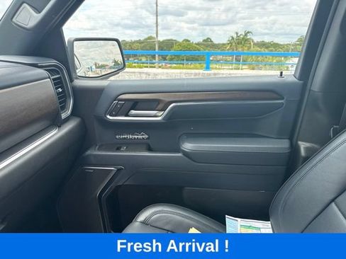 Used 2024 Chevrolet Silverado 1500 High Country w/ Technology Package RWD image 9