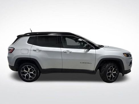 Certified 2025 Jeep Compass Limited image 2