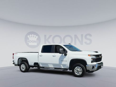 Used 2025 Chevrolet Silverado 2500 LT w/ Convenience Package AWD/4WD image 2