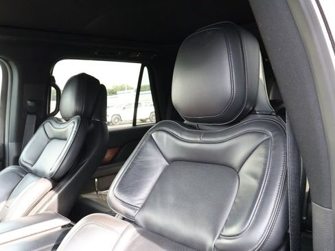 Used 2019 Lincoln Navigator Reserve AWD/4WD image 11