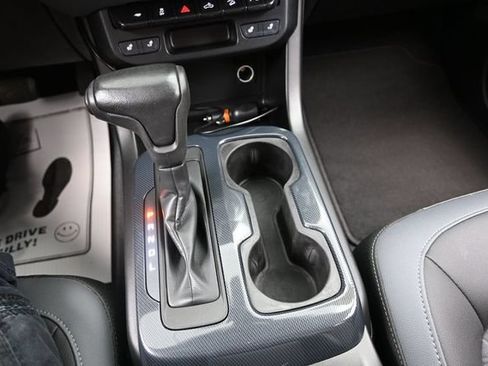 Used 2019 Chevrolet Colorado Z71 AWD/4WD image 11