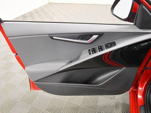 Certified 2025 Kia Niro EX image 12