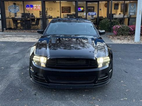 Used 2014 Ford Mustang GT image 3