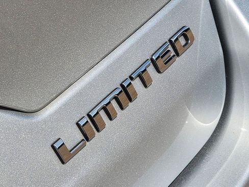 Used 2023 Jeep Grand Cherokee Limited AWD/4WD image 19