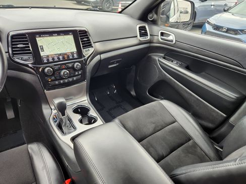 Used 2022 Jeep Grand Cherokee Laredo X AWD/4WD image 14