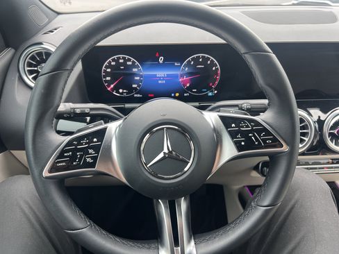 Used 2025 Mercedes-Benz GLA 250 4MATIC image 18