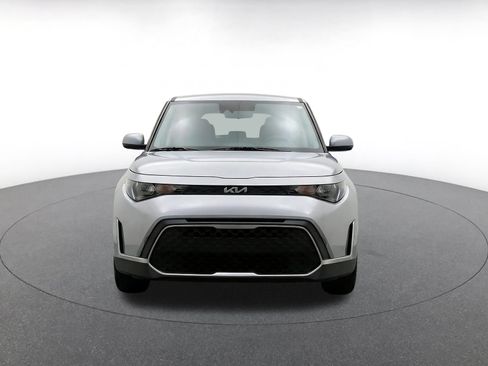 Used 2025 Kia Soul LX w/ LX Technology Package FWD image 2