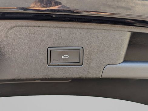 Certified 2025 Volkswagen Atlas Cross Sport SEL R-Line image 9