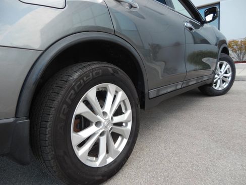 Used 2015 Nissan Rogue SV image 18