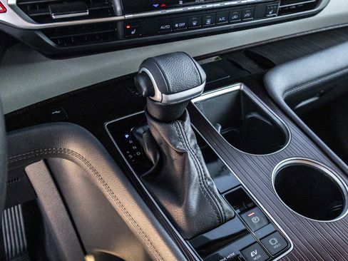 Certified 2024 Toyota Sienna XLE image 31