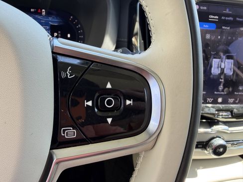 Certified 2023 Volvo XC60 B5 Ultimate w/ Protection Package Premier image 29