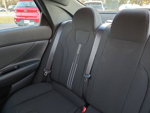 Certified 2025 Hyundai Elantra Sport image 12