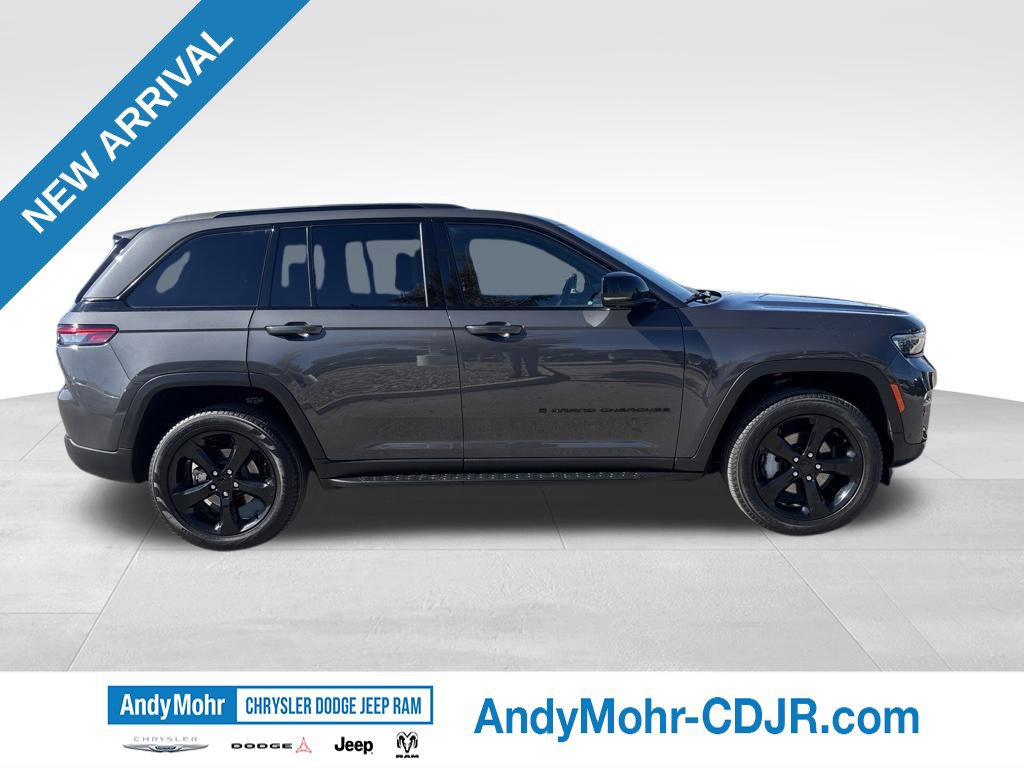 Used 2025 Jeep Grand Cherokee Limited w/ Luxury Tech Group II AWD/4WD image 8