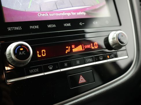 Used 2020 Mitsubishi Outlander SEL AWD/4WD image 23