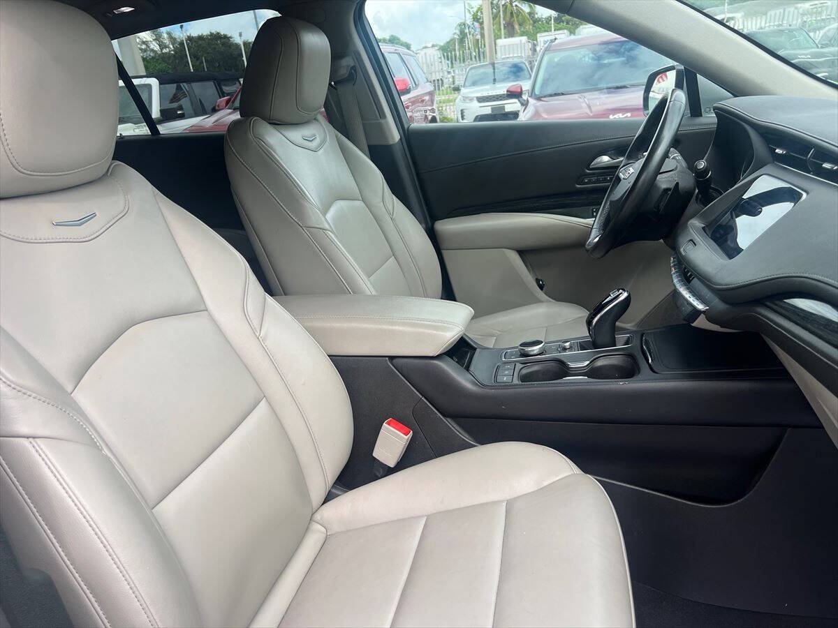 Used 2023 Cadillac XT4 Premium Luxury AWD/4WD image 8