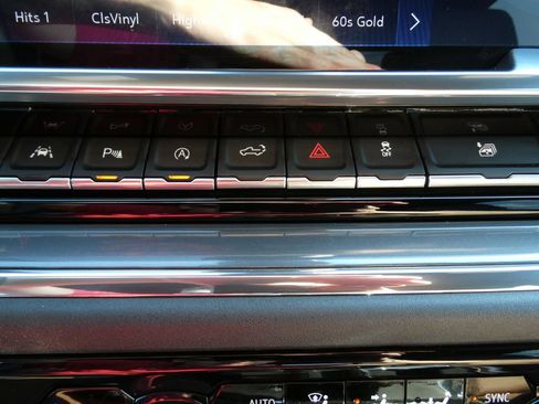 Certified 2024 Chevrolet Silverado 1500 High Country w/ Technology Package AWD/4WD image 36