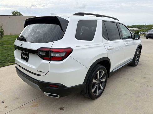 Used 2023 Honda Pilot Touring image 6