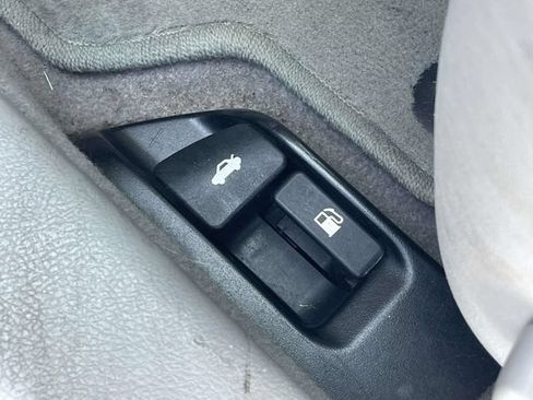 Used 2016 Toyota Camry LE FWD image 18