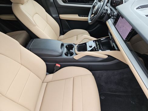 Certified 2026 Porsche Cayenne AWD/4WD image 15