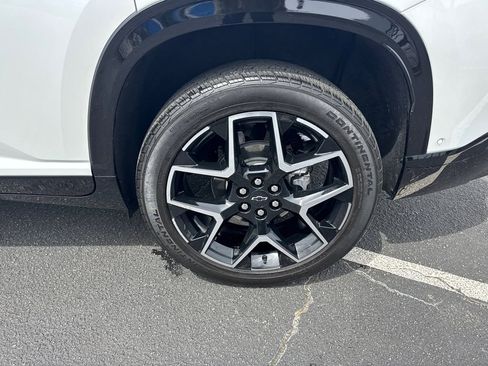 Used 2025 Chevrolet Traverse High Country image 21