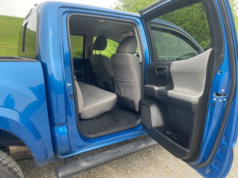 Used 2018 Toyota Tacoma SR5 AWD/4WD image 28