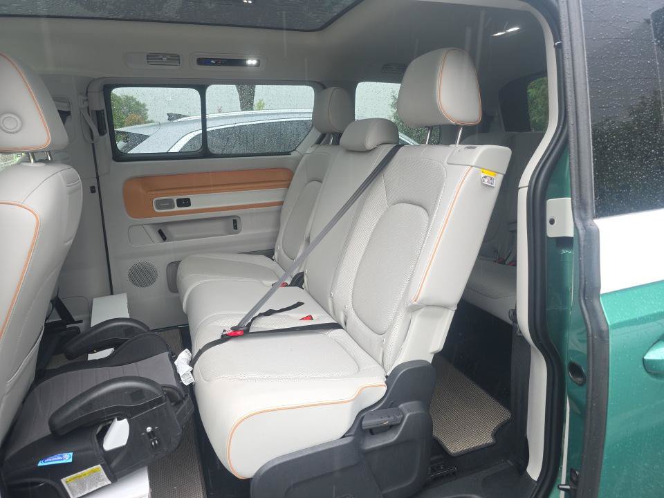 Used 2025 Volkswagen ID. Buzz 1st Edition RWD image 12