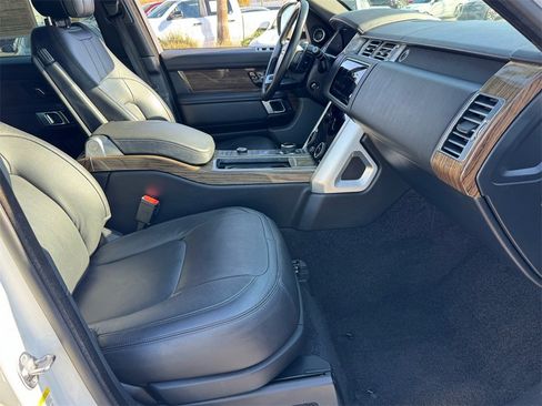 Used 2018 Land Rover Range Rover HSE image 21