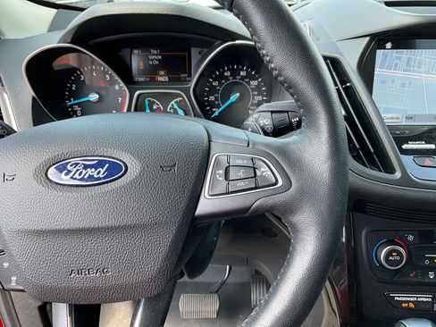 Used 2018 Ford Escape Titanium w/ Ford Safe & Smart Package FWD image 11