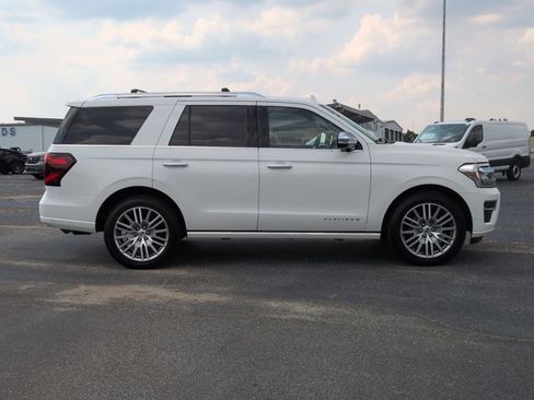Certified 2022 Ford Expedition Platinum AWD/4WD image 3