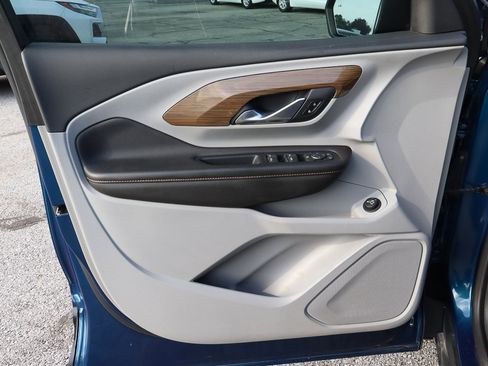 Used 2020 GMC Terrain SLE w/ Driver Convenience Package image 13