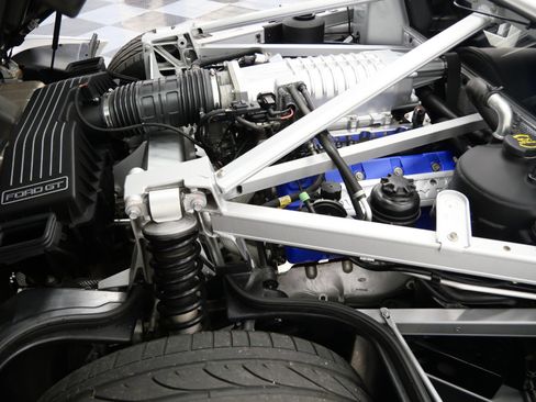 Used 2005 Ford GT RWD image 47