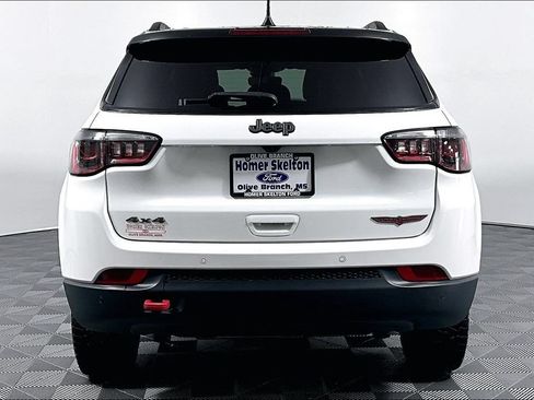 Used 2025 Jeep Compass Trailhawk AWD/4WD image 4