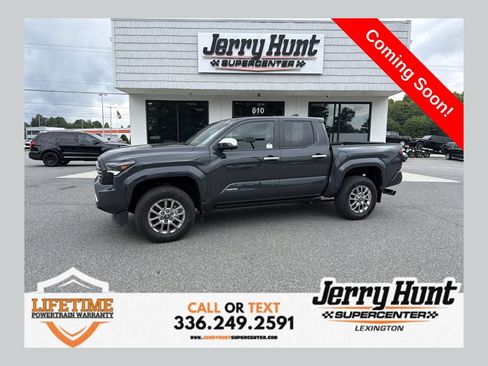 Used 2025 Toyota Tacoma Limited AWD/4WD image 1