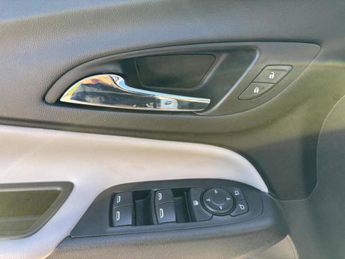 Used 2020 Chevrolet Equinox LS w/ LS Convenience Package image 35