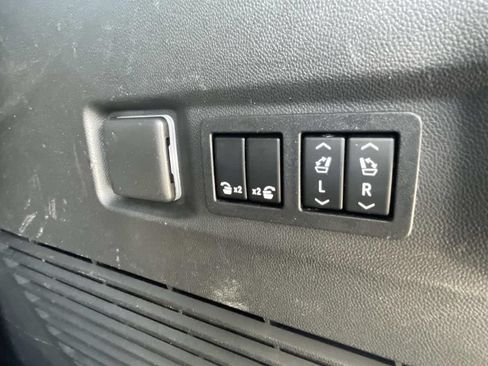 Used 2022 Chevrolet Tahoe LT w/ Luxury Package RWD image 9
