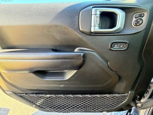 Used 2020 Jeep Wrangler Sport image 27