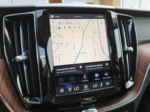 Certified 2023 Volvo XC60 T8 Plus AWD/4WD image 30