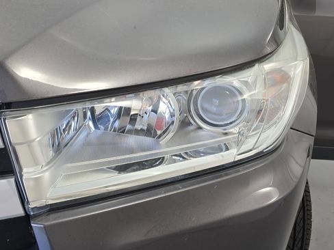 Used 2019 Toyota Highlander XLE image 33