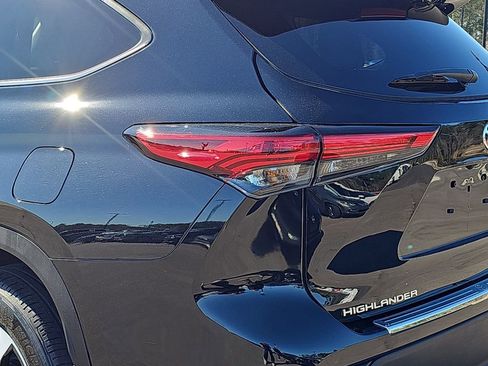 Used 2022 Toyota Highlander XLE image 39