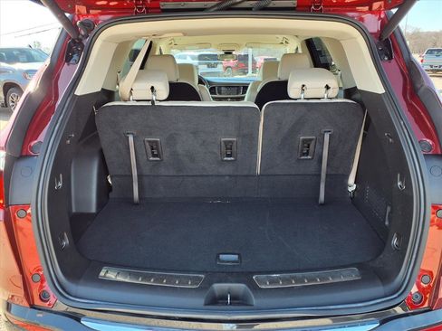 Used 2023 Buick Enclave Essence image 18