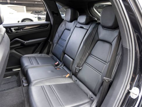 Certified 2022 Porsche Cayenne S AWD/4WD image 52