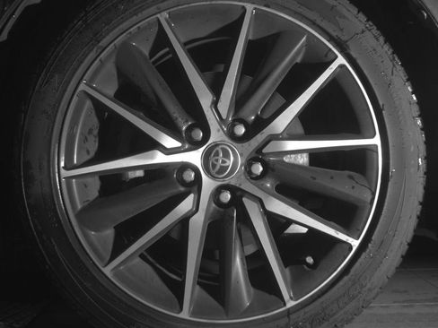 Used 2021 Toyota Camry SE FWD image 9
